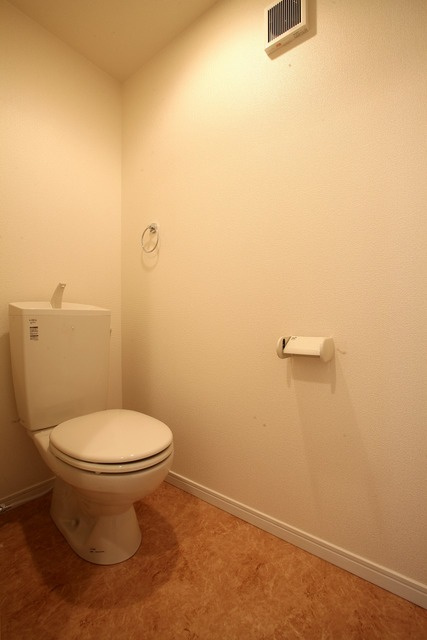 牛立町４－５０－１ＫＯＤＡＴＥＸⅣ－Ｂのトイレ|参考写真になります。現状優先です。類似物件