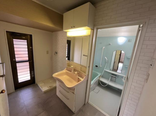 栗東市下戸山の店舗事務所の洗面所