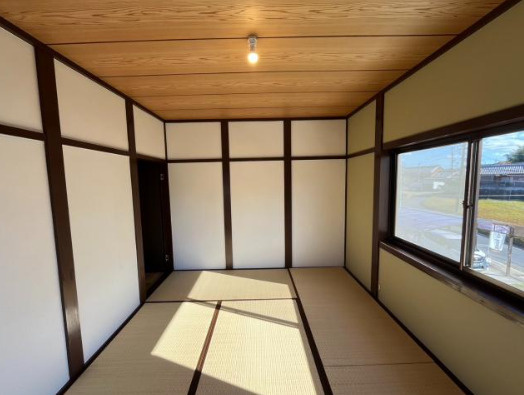 栗東市下戸山の店舗事務所の和室