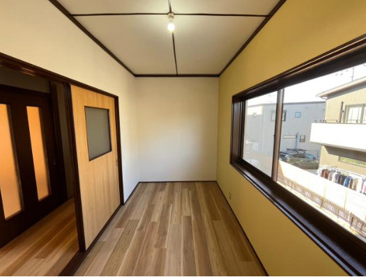 栗東市下戸山の店舗事務所の居間・リビング