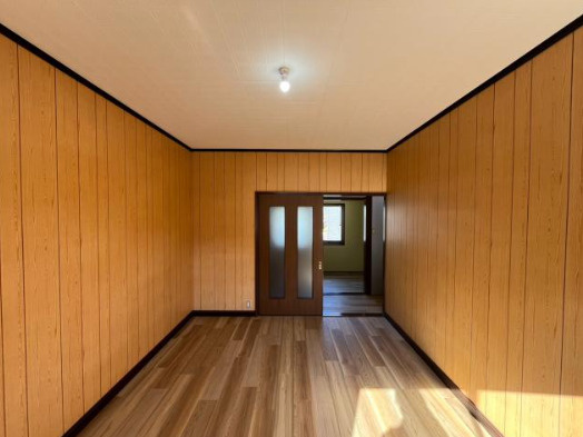 栗東市下戸山の店舗事務所の居間・リビング