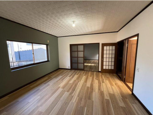 栗東市下戸山の店舗事務所の洋室