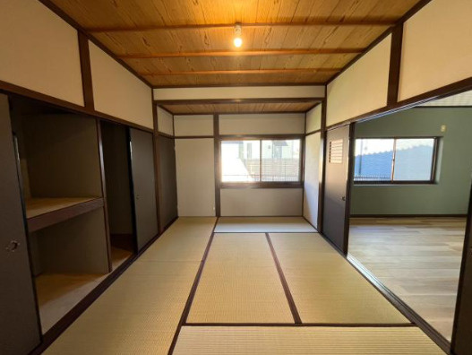 栗東市下戸山の店舗事務所の和室