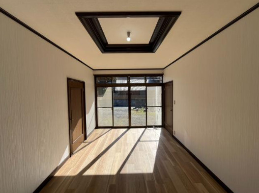 栗東市下戸山の店舗事務所の洋室