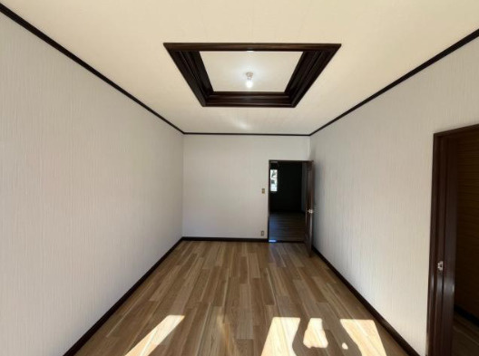 栗東市下戸山の店舗事務所の洋室