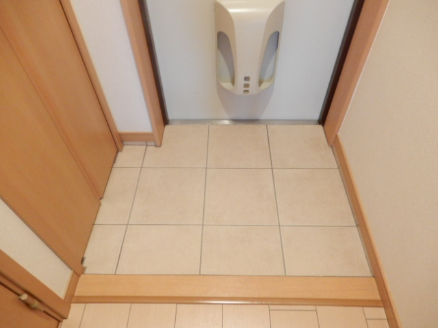 グランド・サン・フローラＭの玄関