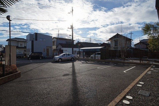 パークハイツ尾島の駐車場