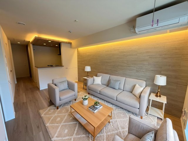 ＧＲＥＥＮ　ＣＲＥＳＴ　グリーンクレストの居間・リビング|★13.7帖のリビングダイニングキッチン★※モデルルームの為、家具は付きません。