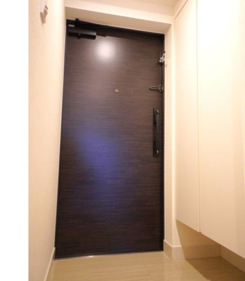 【玄関】 | アヴァンカーサ町屋 | 収納もある玄関です