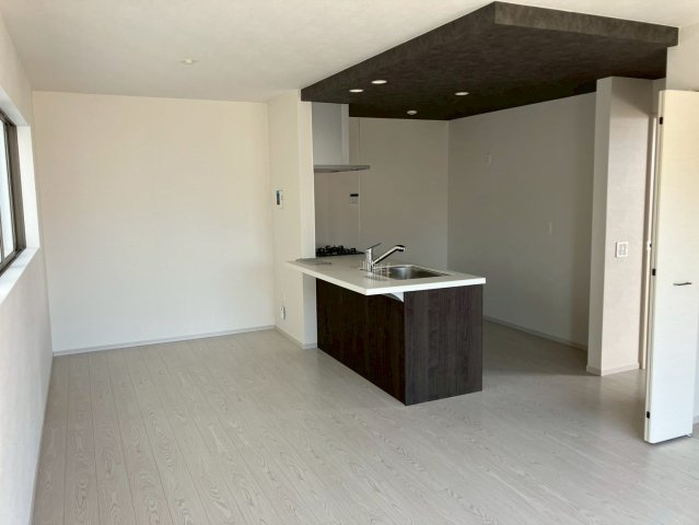 高松市上天神町①　新築戸建　２階建　４LDKの居間・リビング