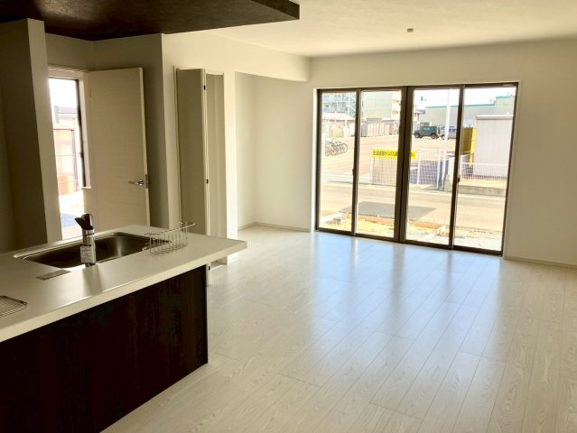 高松市上天神町①　新築戸建　２階建　４LDKの居間・リビング