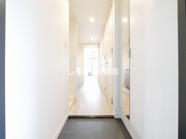 プレサンス松屋町ヴェルデスの玄関