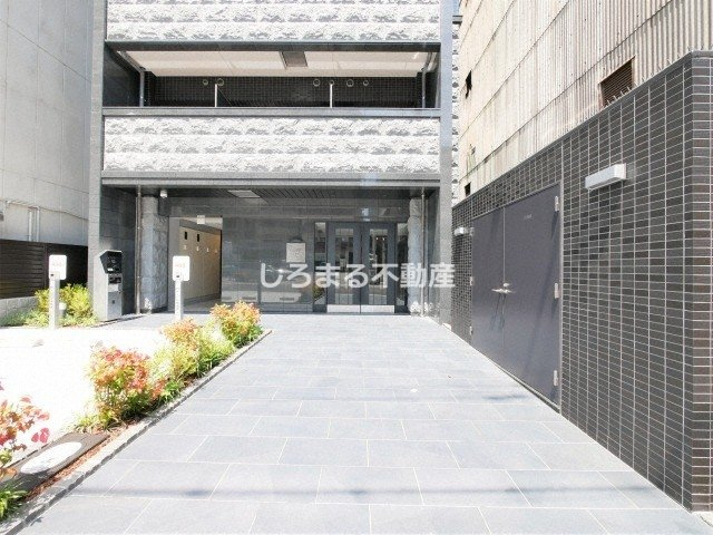 プレサンス松屋町ヴェルデスのエントランス