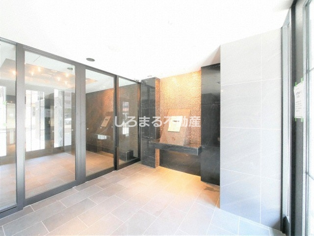 プレサンス松屋町ヴェルデスのロビー