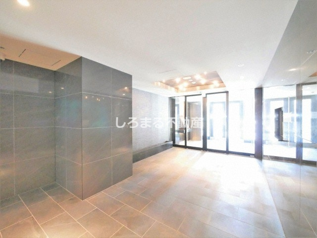 プレサンス松屋町ヴェルデスのロビー