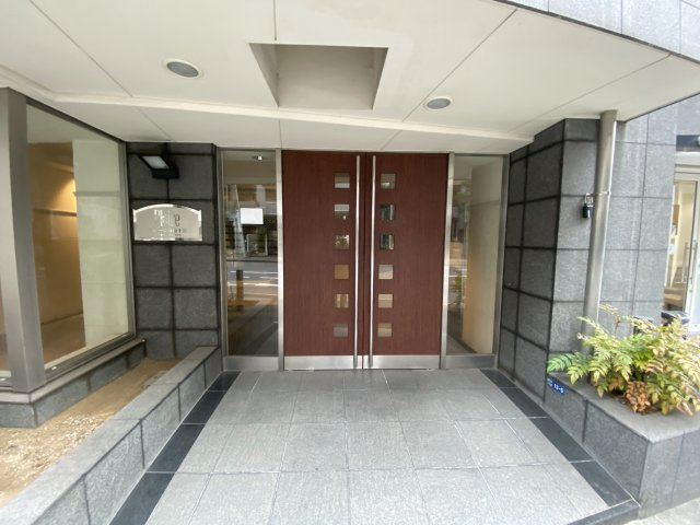 プレール麻布十番のエントランス|落ち着いたエントランスです