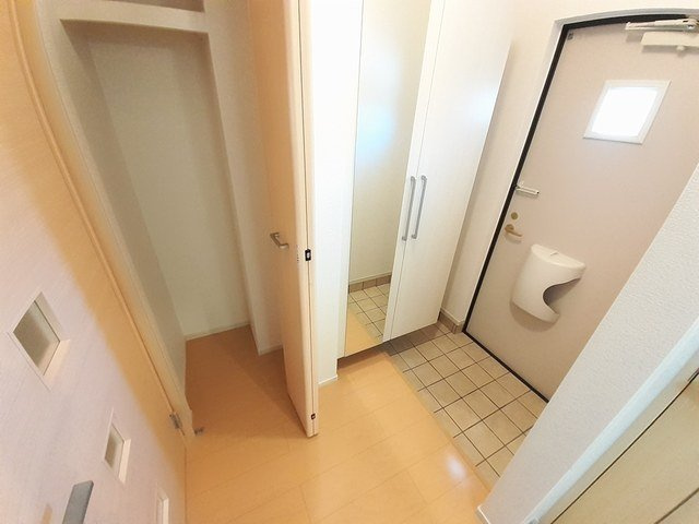 メゾン　ソレイユＣの玄関