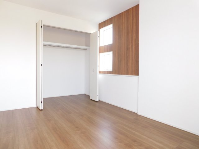 名古屋市西区比良４丁目の新築一戸建の洋室|◇洋室◇　　明るい洋室６．０帖　全居室収納完備！　バルコニー利用可♪