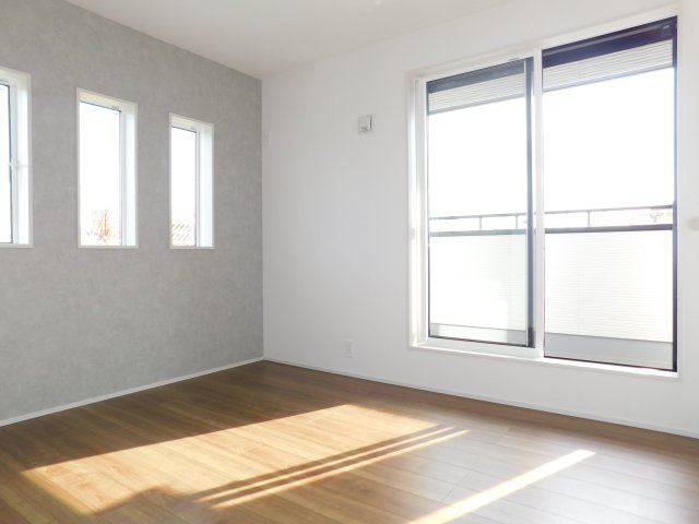 名古屋市西区比良４丁目の新築一戸建の洋室|◇洋室◇　　南面で明るい洋室５．２５帖　ウォークインクローゼット完備！　バルコニー利用可♪