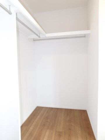 名古屋市西区比良４丁目の新築一戸建の収納|◇ウォークインクローゼット◇　　家族の洋服や季節の荷物など大容量収納できます！