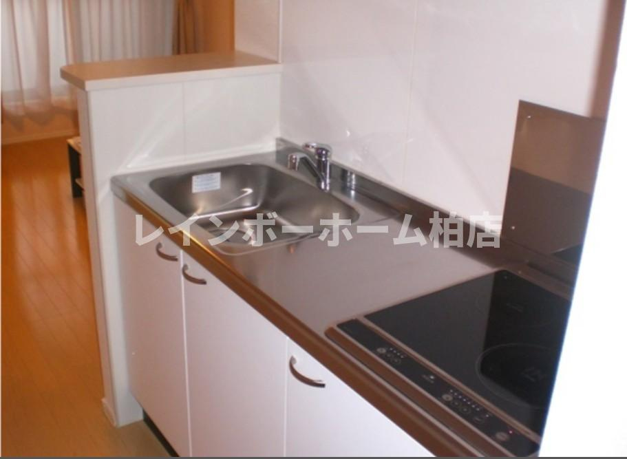【仲介手数料：50％OFF】対象物件！のキッチン|コンパクトなキッチンで掃除もラクラク