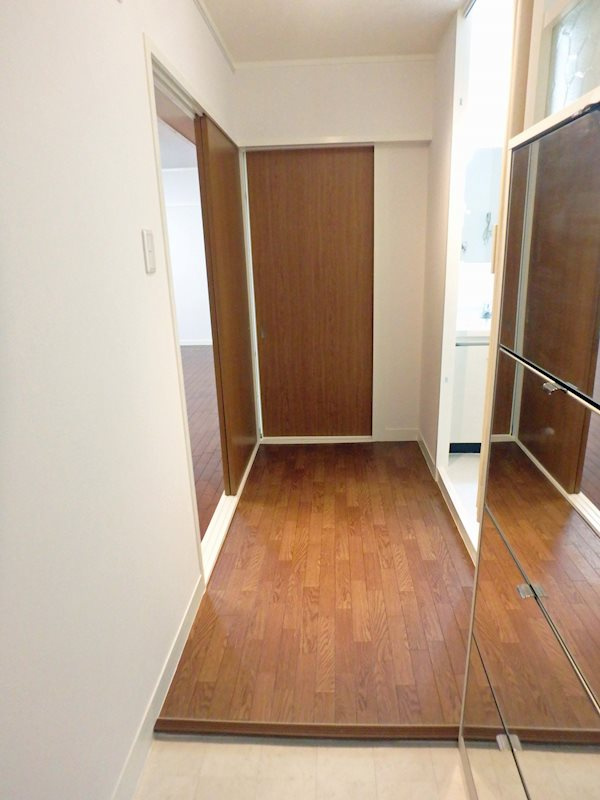 渦ヶ森コーポ12号館の玄関