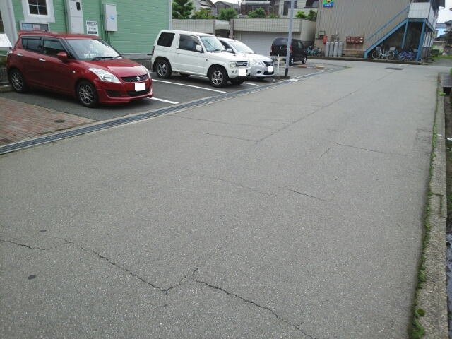 ドミ－ルＫ２の駐車場