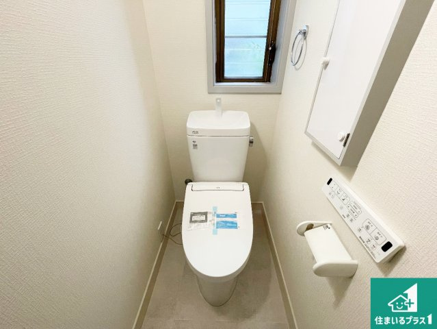 大津市黒津　中古一戸建てのトイレ|シンプルで落ち着けるトイレ！