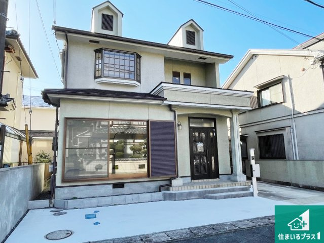 大津市黒津　中古一戸建ての外観|周辺は落ち着いた街並みの住宅地！子育てがしやすい住環境です！気になることがありましたら、お気軽にお問い合わせください！