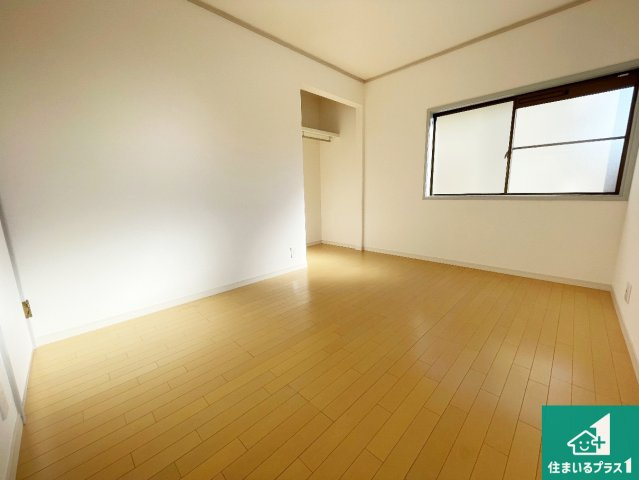 大津市黒津　中古一戸建ての洋室|収納スペースが充実しているので子供の成長に合わせてたくさん収納ができます！家族構成に合わせた様々な活用ができる収納！