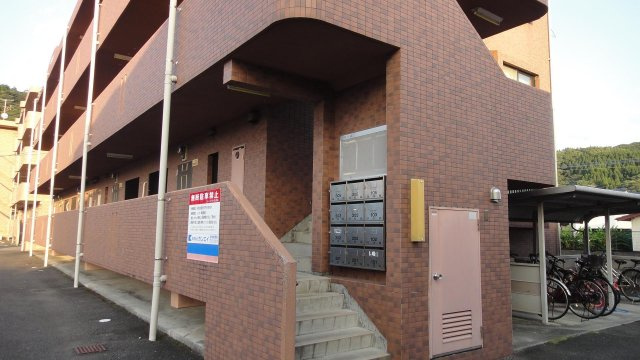 【エントランス】 | ユーミーいちまるI | 建物入り口
