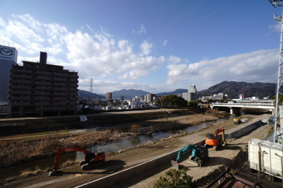 【展望】 | 【上質リノベ】ダイアパレスリバーコート古市 | 【四季を感じる】
四季の移ろい・爽やかな青空や風を感じられ
自然を愉しめるパノラマビュー。
毎日の暮らしに余裕を感じさせてくれる、
遮る物の無い開放的な眺望を是非、ご堪能ください。