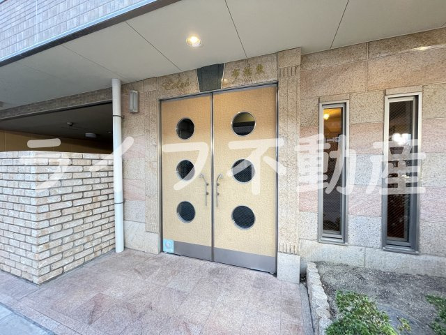 Celeb布施東　仲介手数料無料のエントランス|毎日通るエントランスはこのようになっています