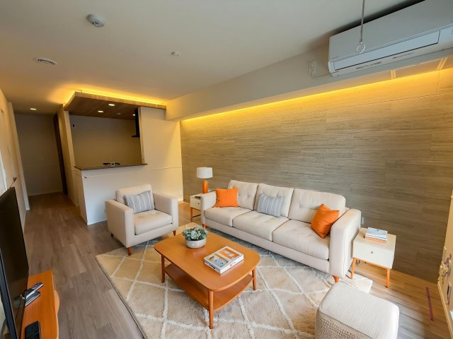 ＧＲＥＥＮ　ＣＲＥＳＴ　グリーンクレストの居間・リビング|★13.7帖のリビングダイニングキッチン★※モデルルームの為、家具は付きません。