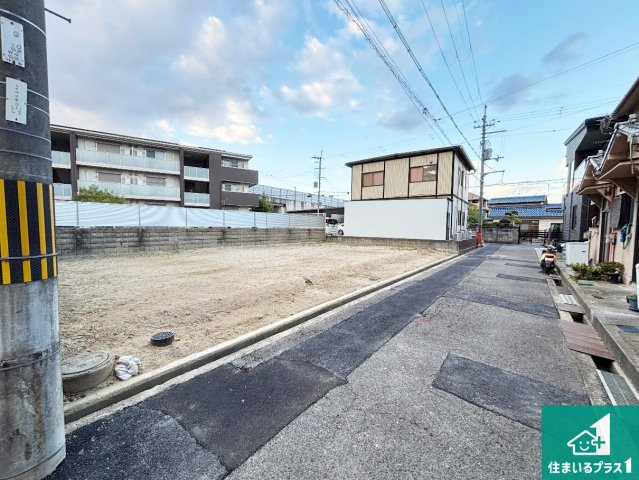 香芝市下田西　第3期　新築一戸建ての前面道路含む現地写真|周辺は閑静な住宅街です。前面道路もしっかりと有りますので車の出し入れも安心ですよ！