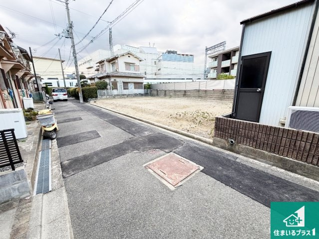 香芝市下田西　第3期　新築一戸建ての前面道路含む現地写真|駅やスーパー、小学校・中学校等日常生活に欠かせない情報や道のりもご紹介いたしますのでお気軽にご相談ください。