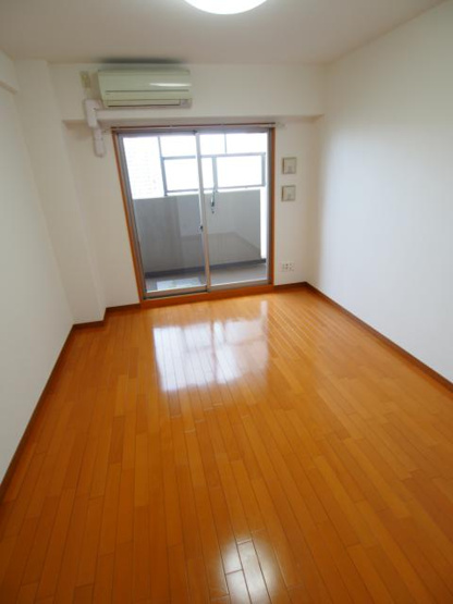 【居間・リビング】 | プロシード弁天町 | ゆったり過ごせるリビングです