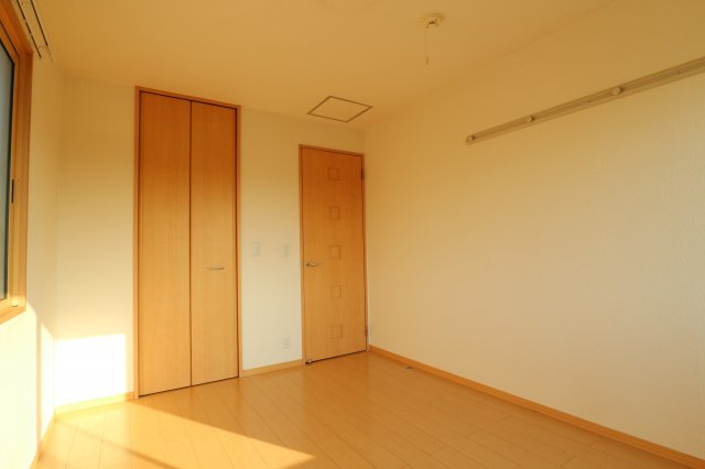クローバーの洋室