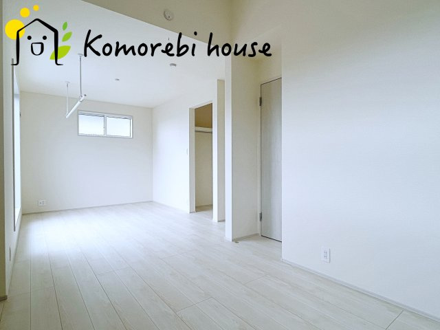 蓮田市馬込2丁目　新築一戸建て　ブルーミングガーデン　01の寝室|落ち着いた色調の寝室です