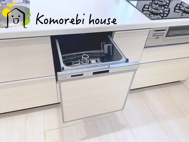蓮田市馬込2丁目　新築一戸建て　ブルーミングガーデン　01のキッチン|コンパクトなキッチンで掃除もラクラク