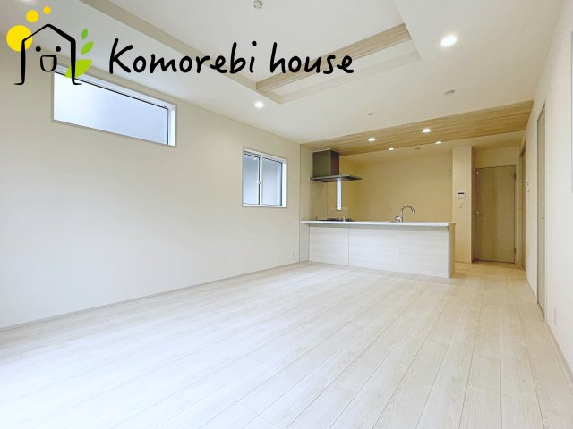 蓮田市馬込2丁目　新築一戸建て　ブルーミングガーデン　01の居間・リビング|ゆったりとしたリビングです