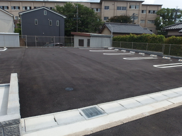 メゾン　ド　ｒ・ｙの駐車場