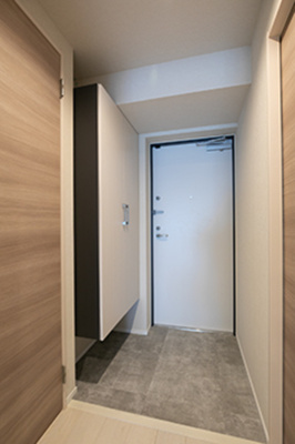 【玄関】 | フトューロ東神田 | ※写真は同タイプ住戸です。