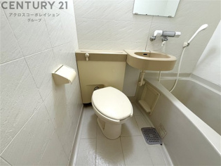 浴室内にトイレがあります☆