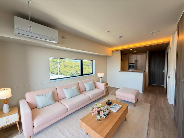ＧＲＥＥＮ　ＣＲＥＳＴ　グリーンクレストの居間・リビング|★12.8帖のリビングダイニングキッチン★※モデルルームの為、家具は付きません。