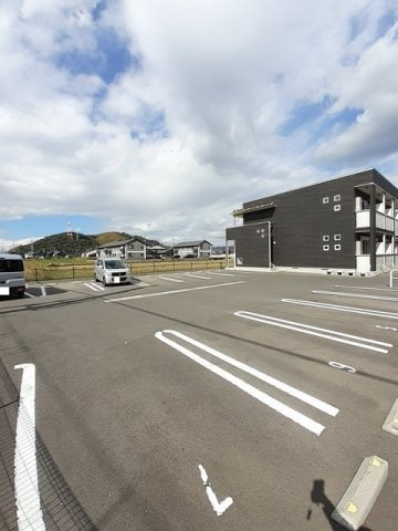 メゾン　ノワール　潮音　Ｂの駐車場