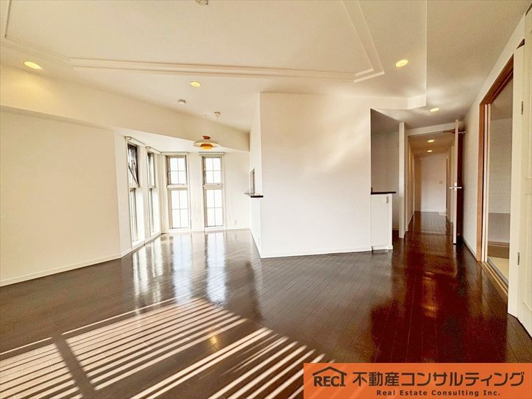 セレッソコート甲子園口ディアナの居間・リビング|約23帖の広々としたLDK