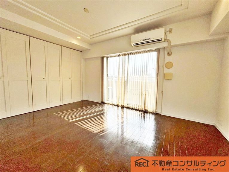 セレッソコート甲子園口ディアナの洋室|約9帖の洋室には広めのWIC付き