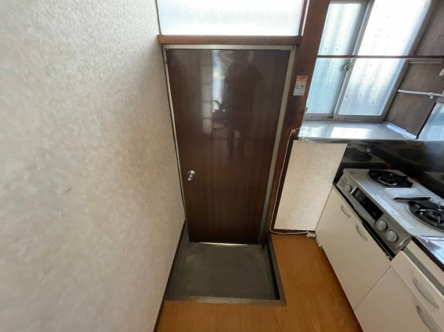俊明荘の玄関