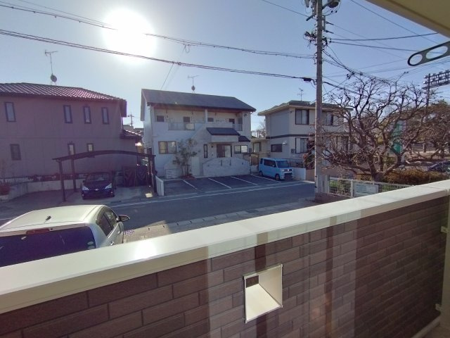 岡崎市上六名４丁目のアパートの玄関